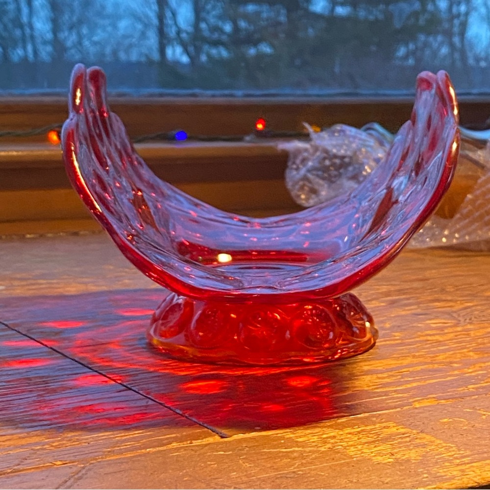 Vintage L.E. Smith “Moon and Stars” Amberina banana boat bowl - Picture 3 of 14